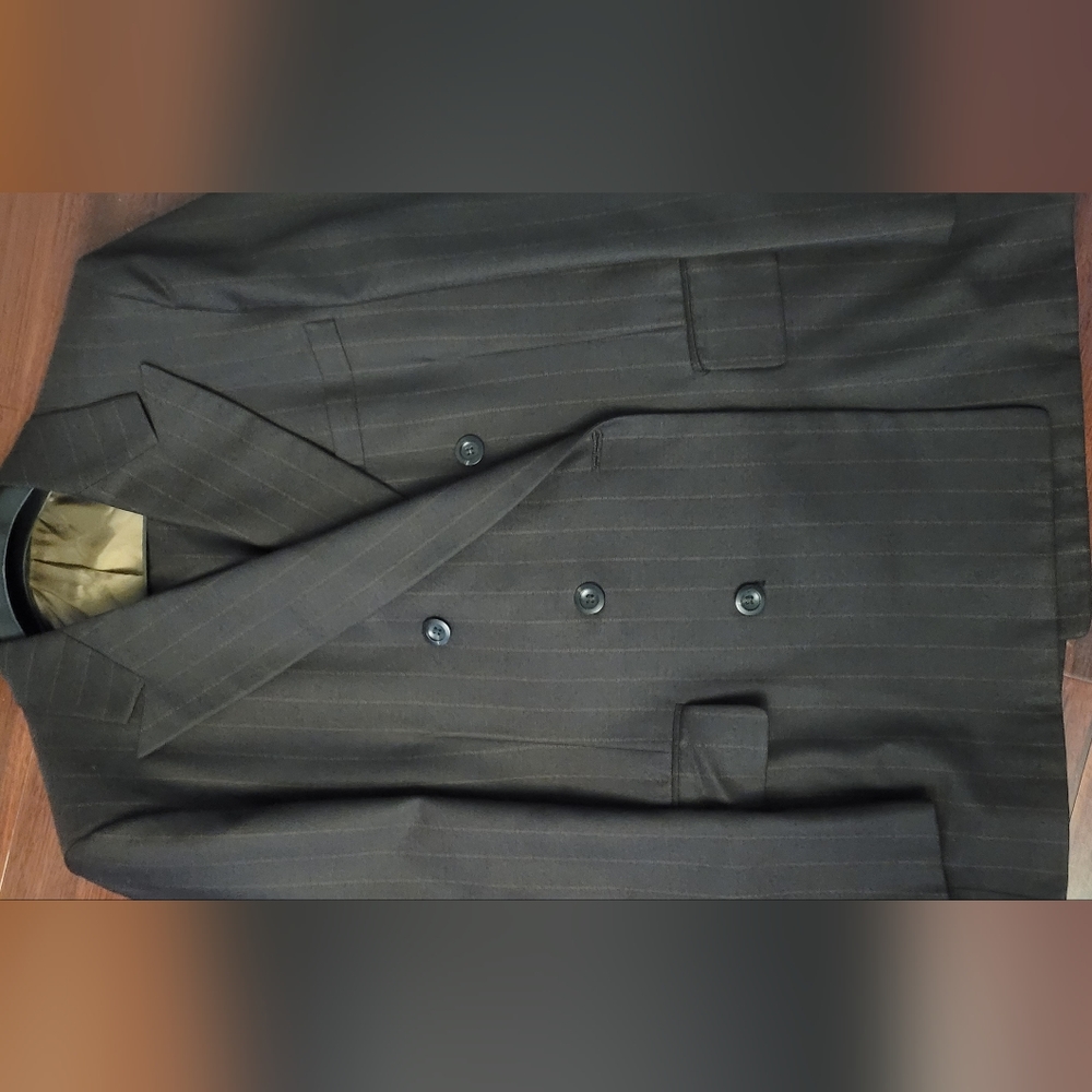 Men's Super Nice Suit...Dry Cleaned